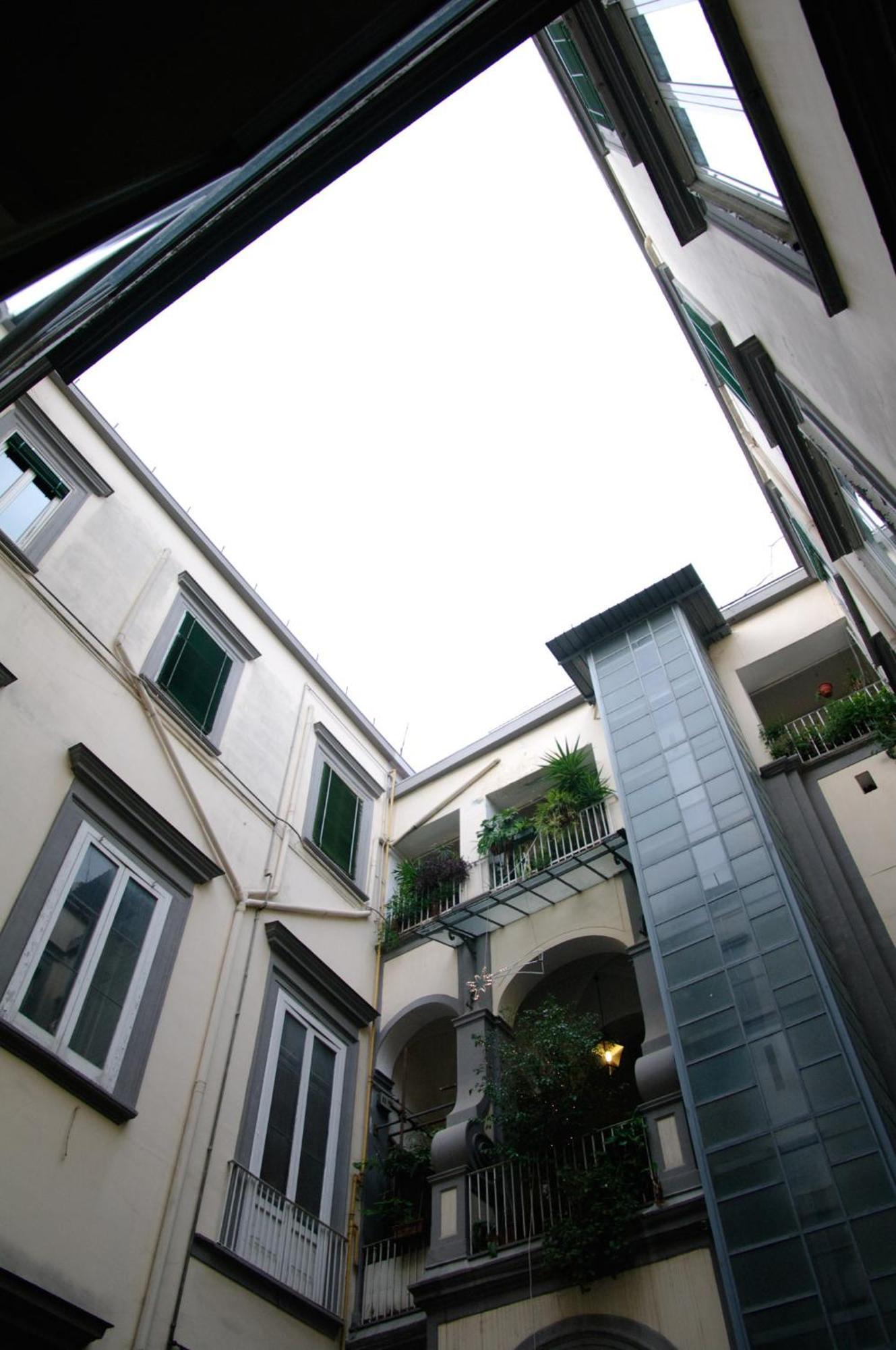 B&B Napoli Plebiscito Exterior photo
