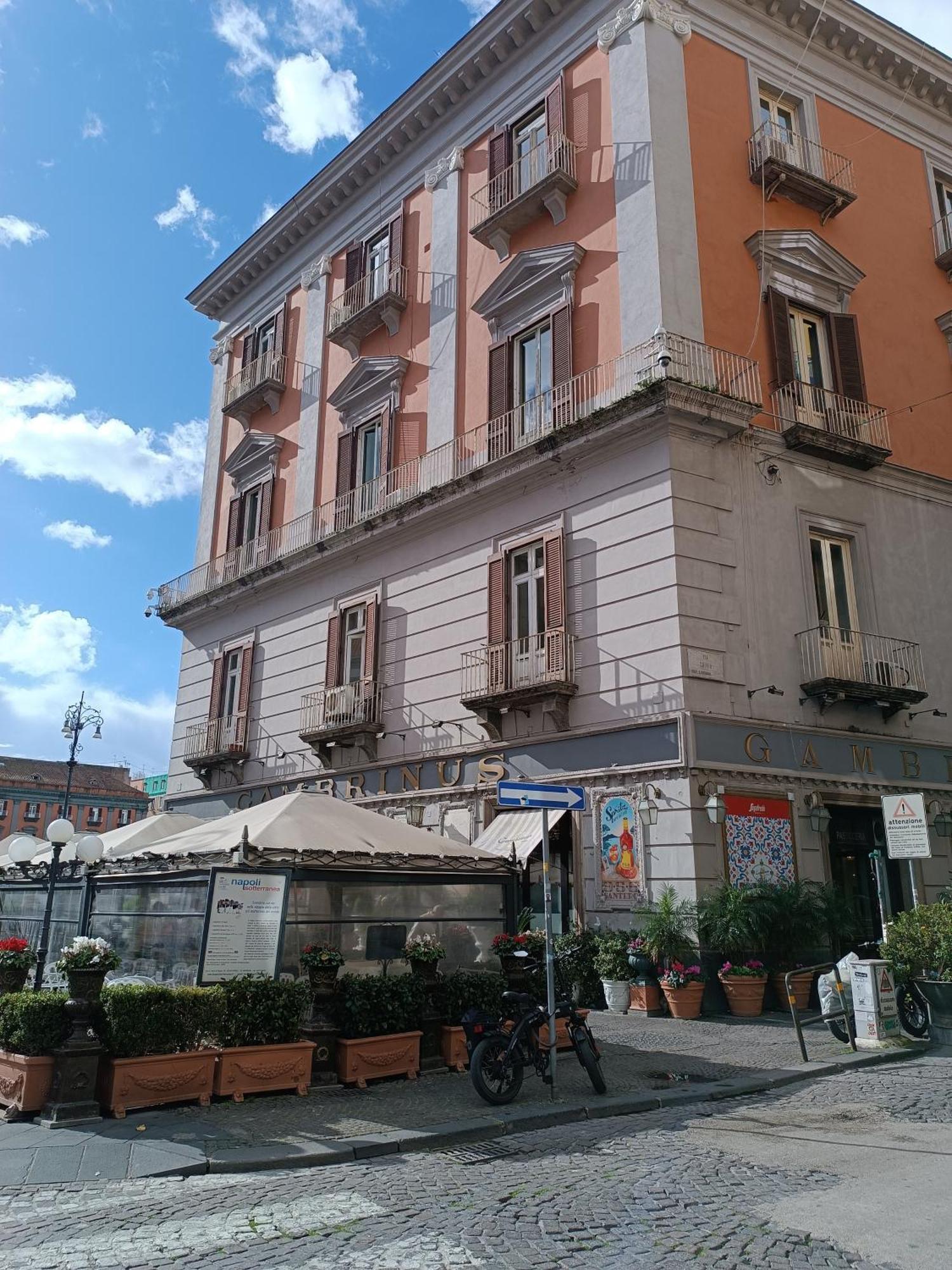 B&B Napoli Plebiscito Exterior photo